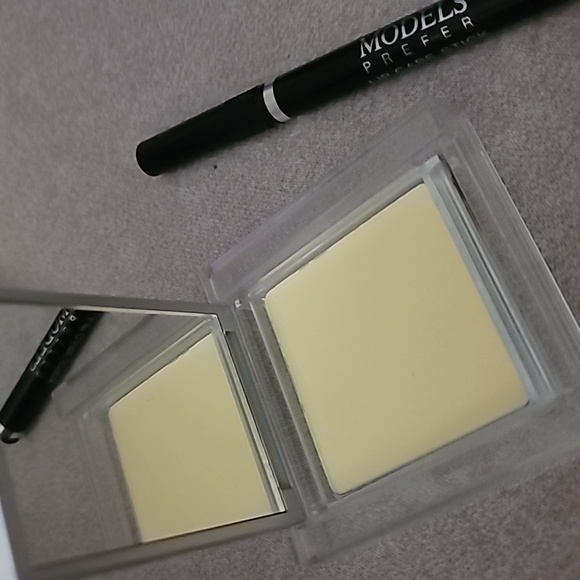 MODELS PREFER DUO- NEUTRALIZING POWDER & LIP CARE STICK - Picture 2 of 3